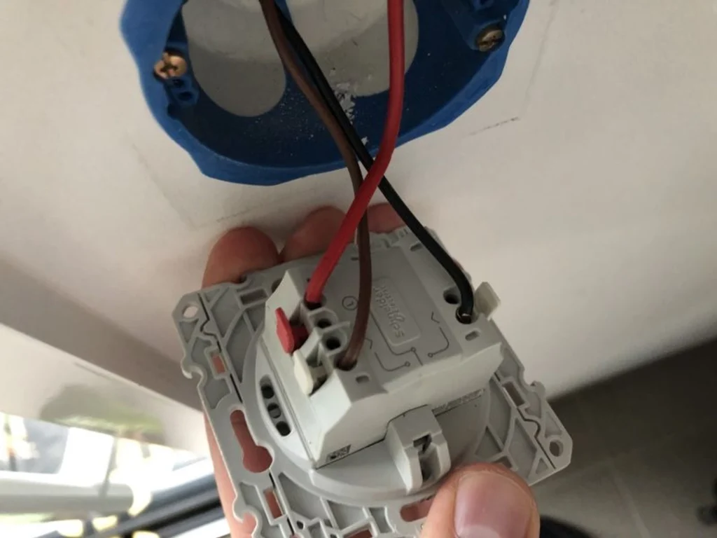 branchement interrupteur volet roulant